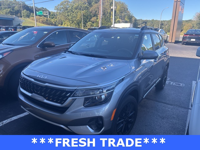 2022 Kia Seltos Nightfall Edition photo 2