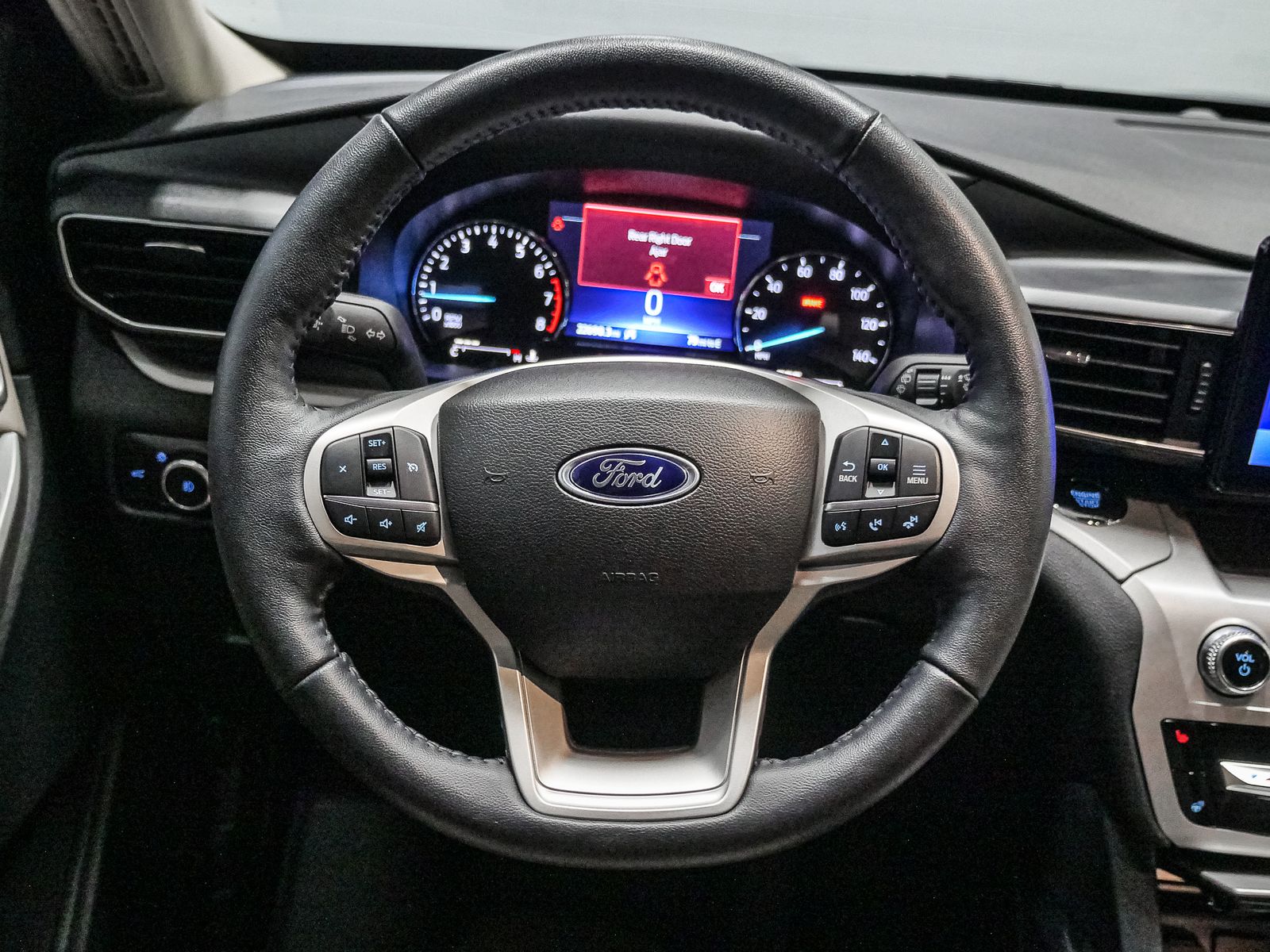 2023 Ford Explorer XLT photo 30