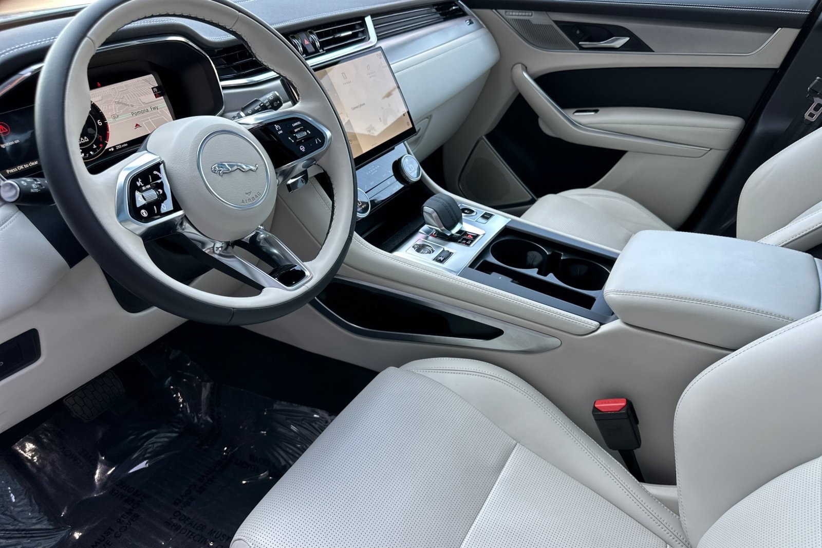 2025 Jaguar F-PACE P250 R-Dynamic S photo 10