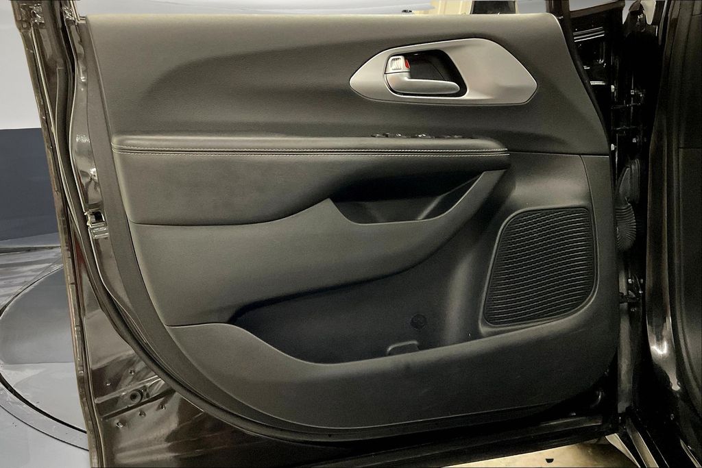 2018 Chrysler Pacifica Touring L photo 21