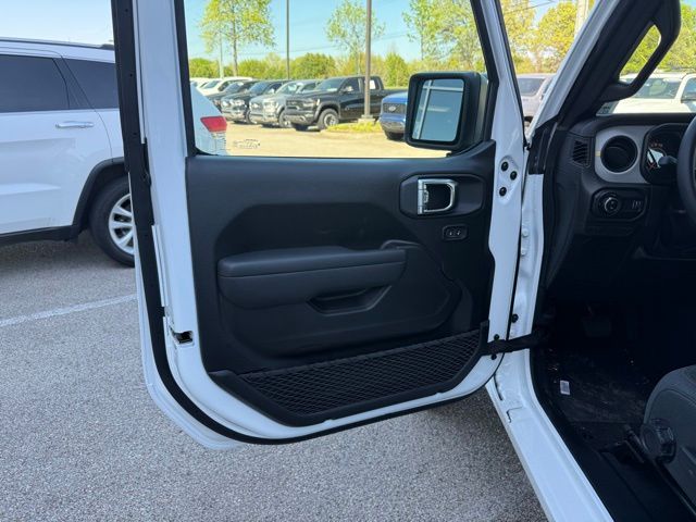 2025 Jeep Gladiator Sport photo 9