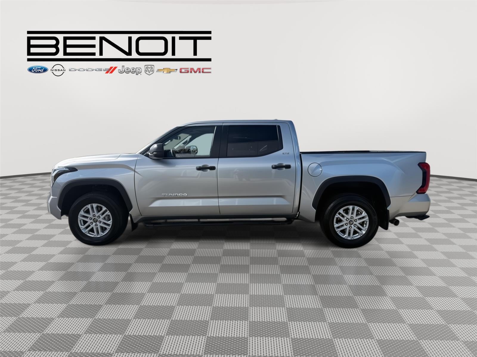 2024 Toyota Tundra SR5 CrewMax photo 4