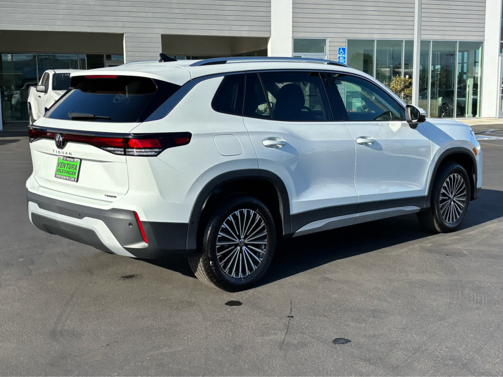 2025 Volkswagen Tiguan S photo 4