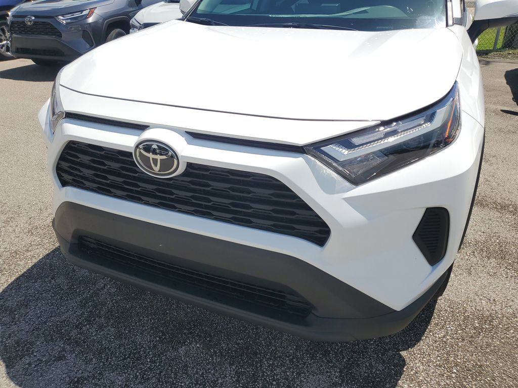 2025 Toyota RAV4 Hybrid XLE photo 10