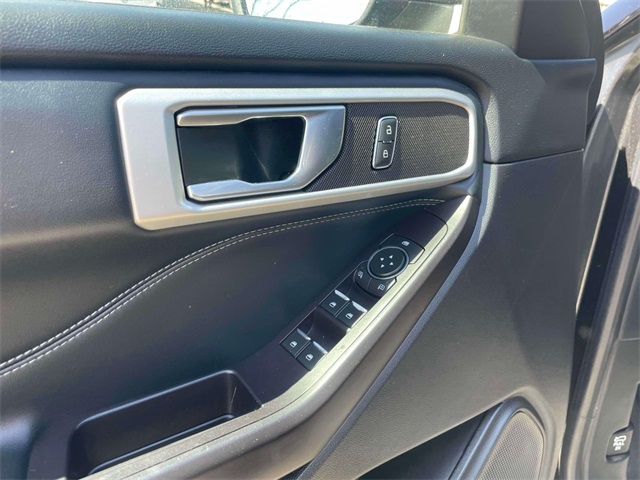 2020 Ford Explorer XLT photo 17