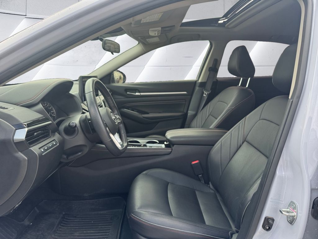 2023 Nissan Altima SR photo 7