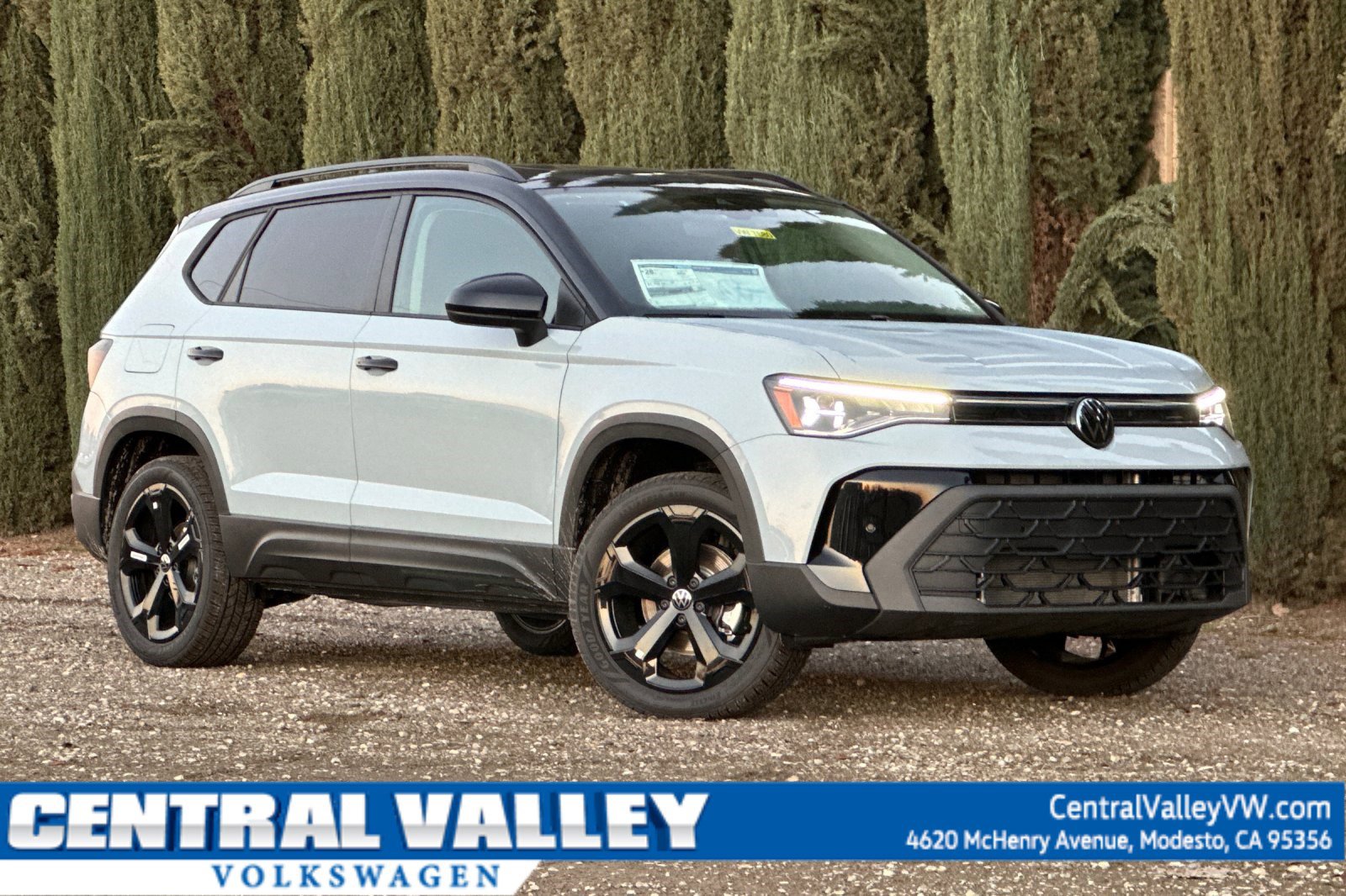 2026 Volkswagen Taos SE Black's photo