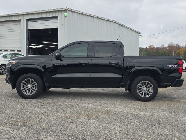 2024 Chevrolet Colorado LT photo 2