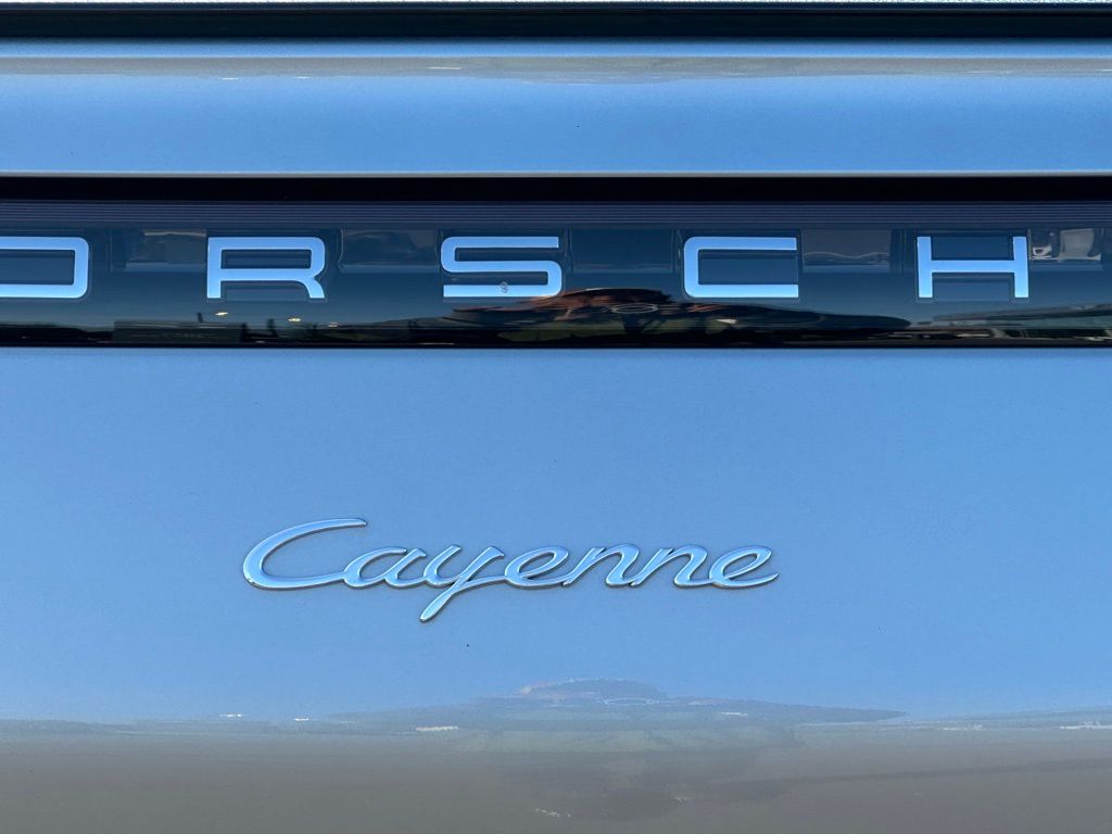 2022 Porsche Cayenne Coupe Base photo 14