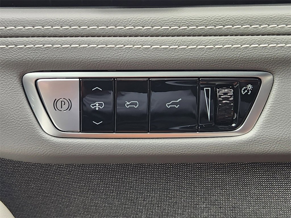2025 Cadillac Escalade IQ Luxury photo 21