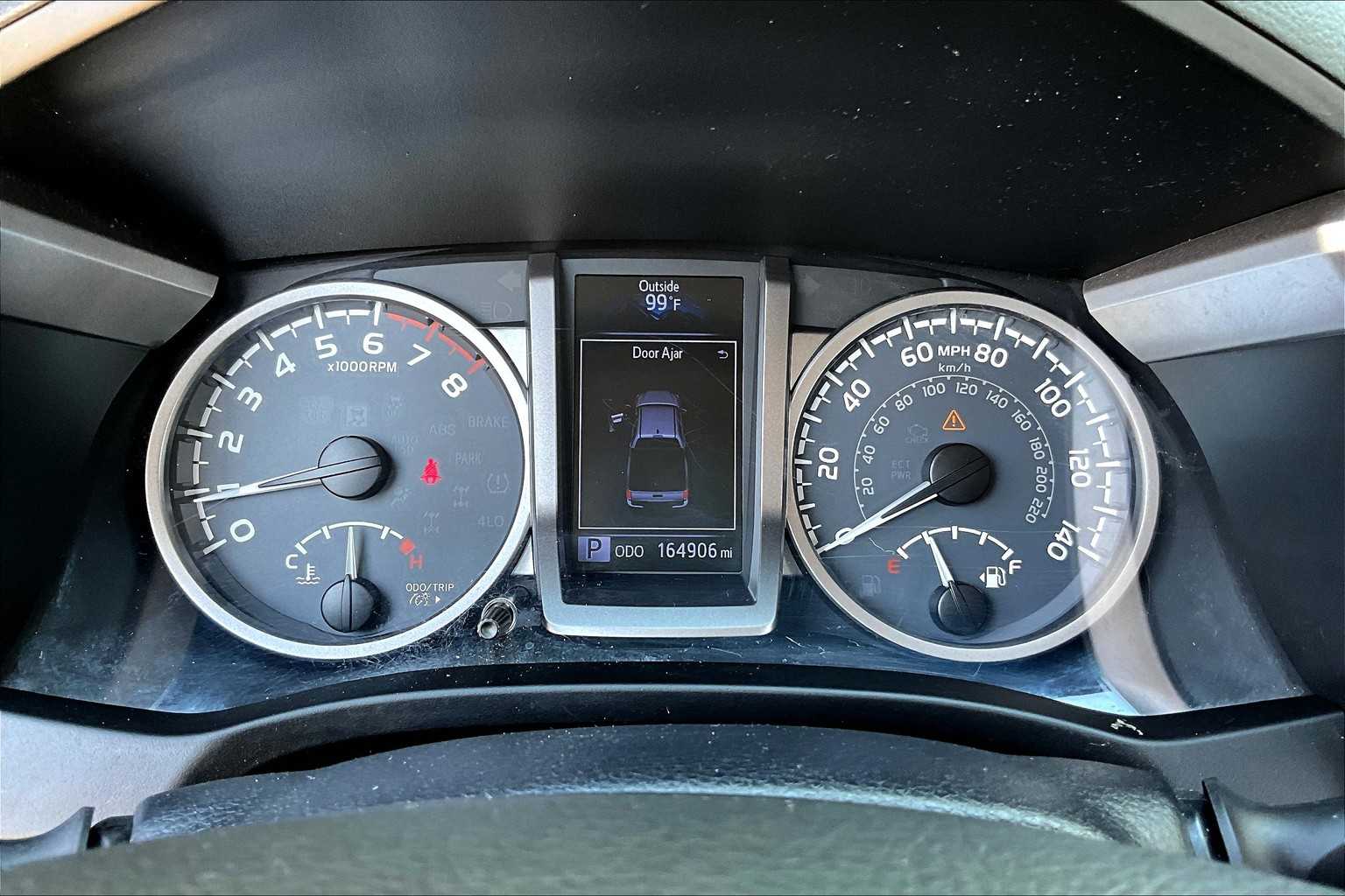 2017 Toyota Tacoma SR5 photo 22