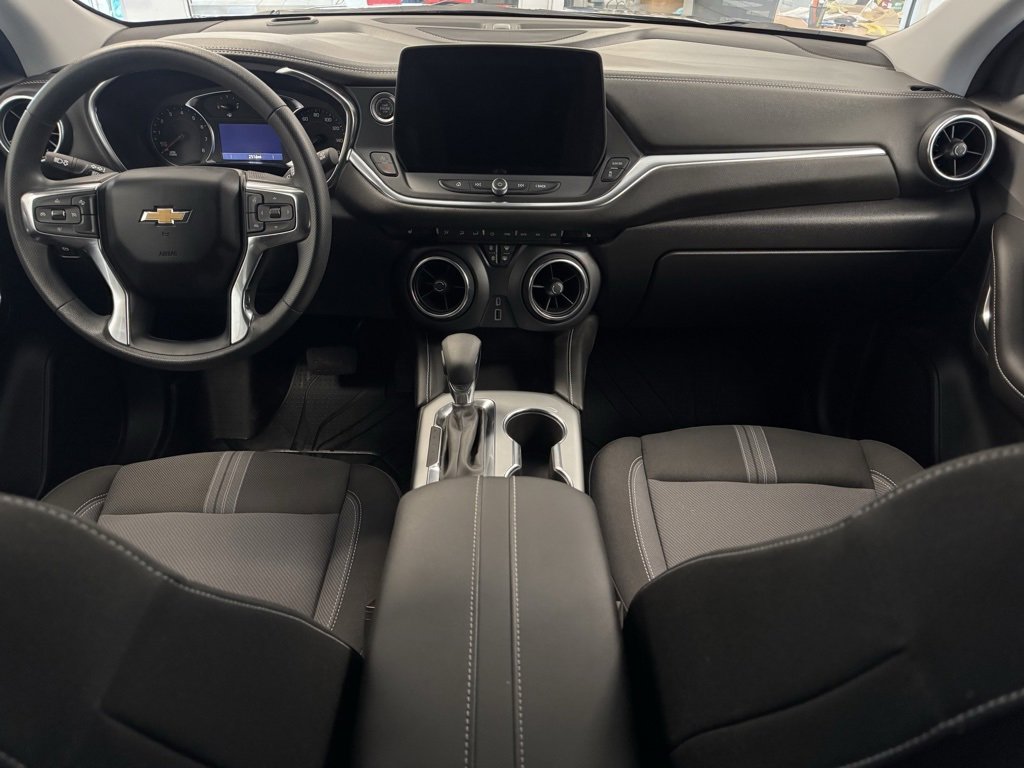 2025 Chevrolet Blazer 2LT photo 4