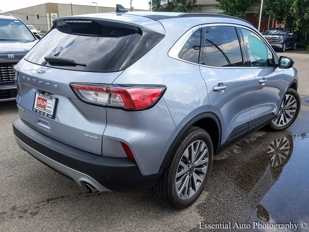 2022 Ford Escape Titanium photo 4