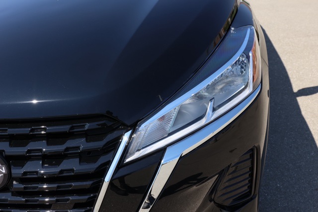 2025 Nissan Kicks Play S photo 9
