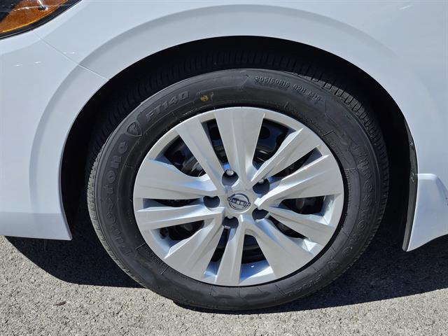 2025 Nissan Sentra S photo 2