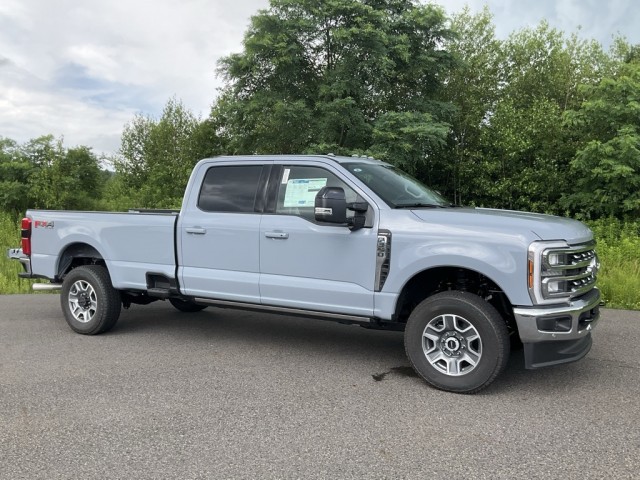 2025 Ford Super Duty F-350® Lariat®