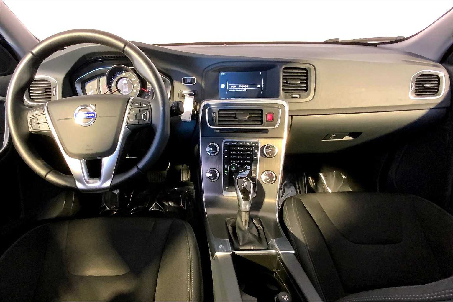 2015 Volvo S60 T5 Drive-E photo 14