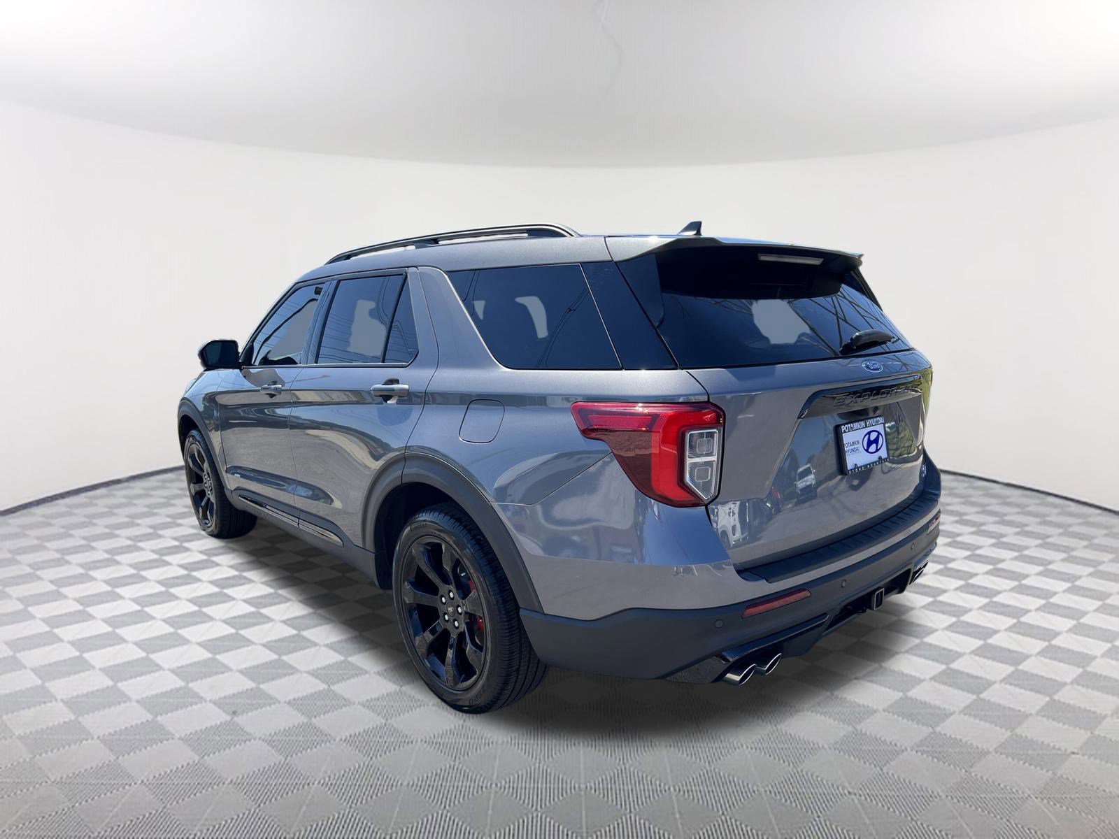 2023 Ford Explorer ST photo 6