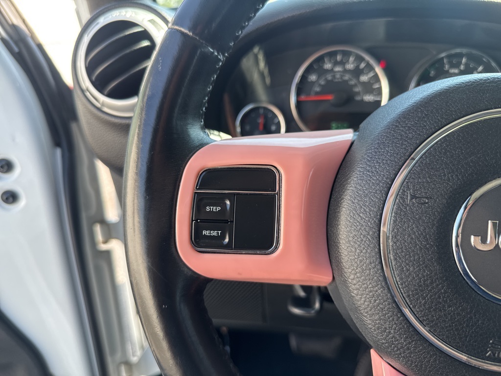 2015 Jeep Wrangler Unlimited Sahara photo 25