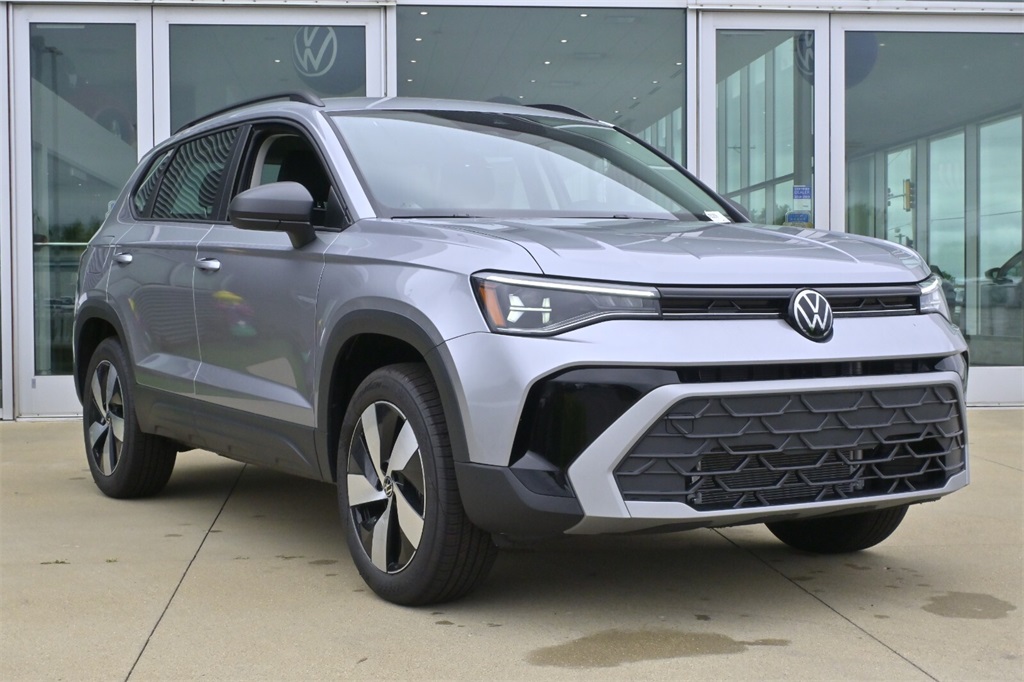 2025 Volkswagen Taos S's photo