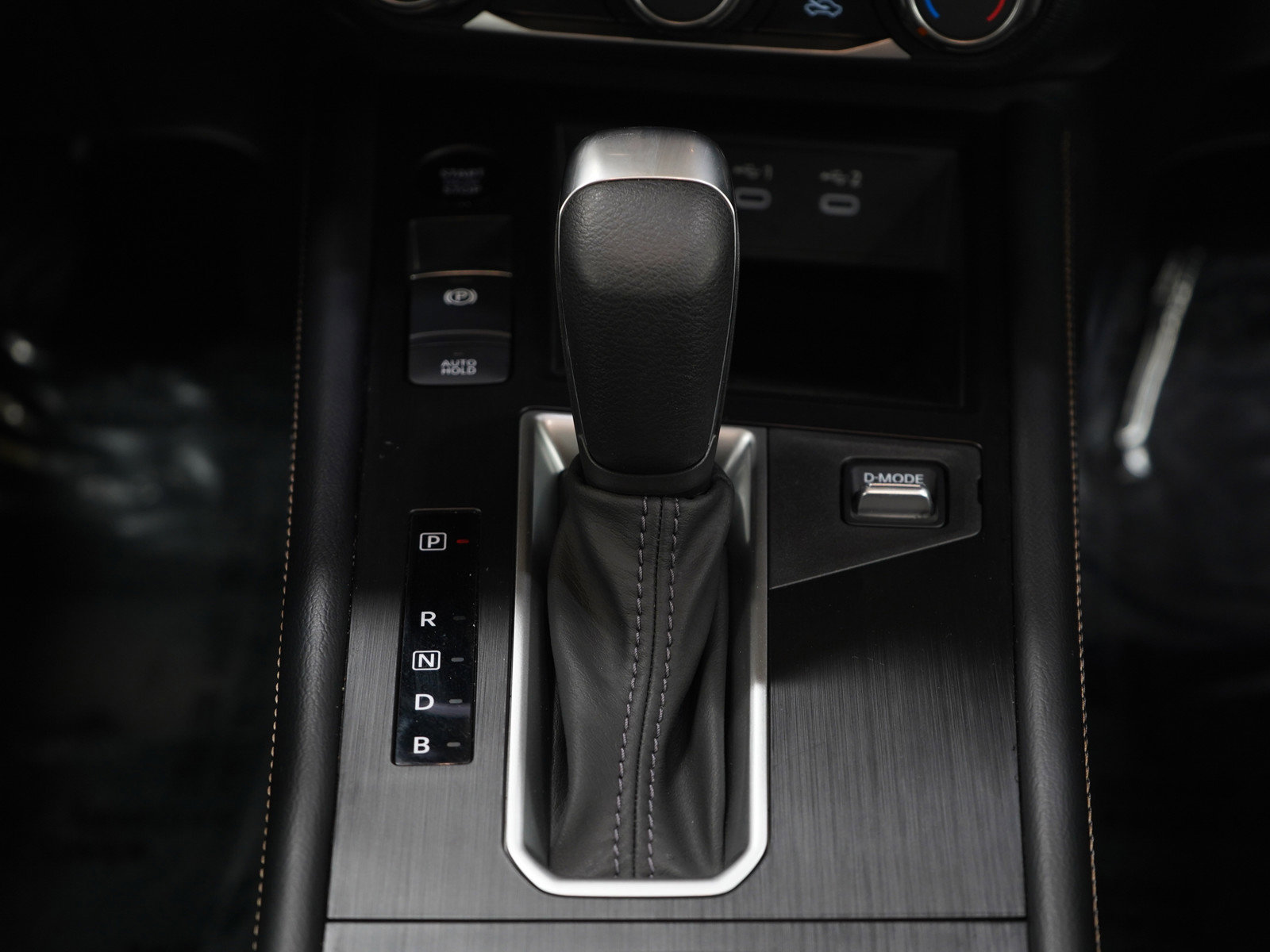 2025 Nissan Kicks SV photo 10