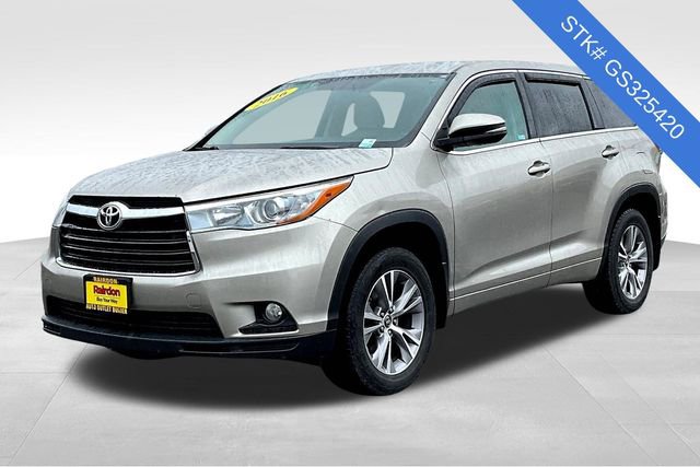 Used 2016 Toyota Highlander LE Plus with VIN 5TDBKRFH7GS325420 for sale in Burien, WA