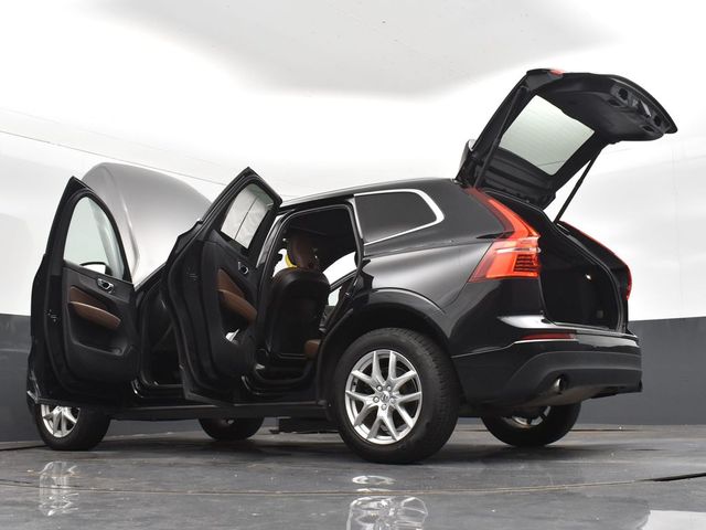 2021 Volvo XC60 T5 Momentum photo 32