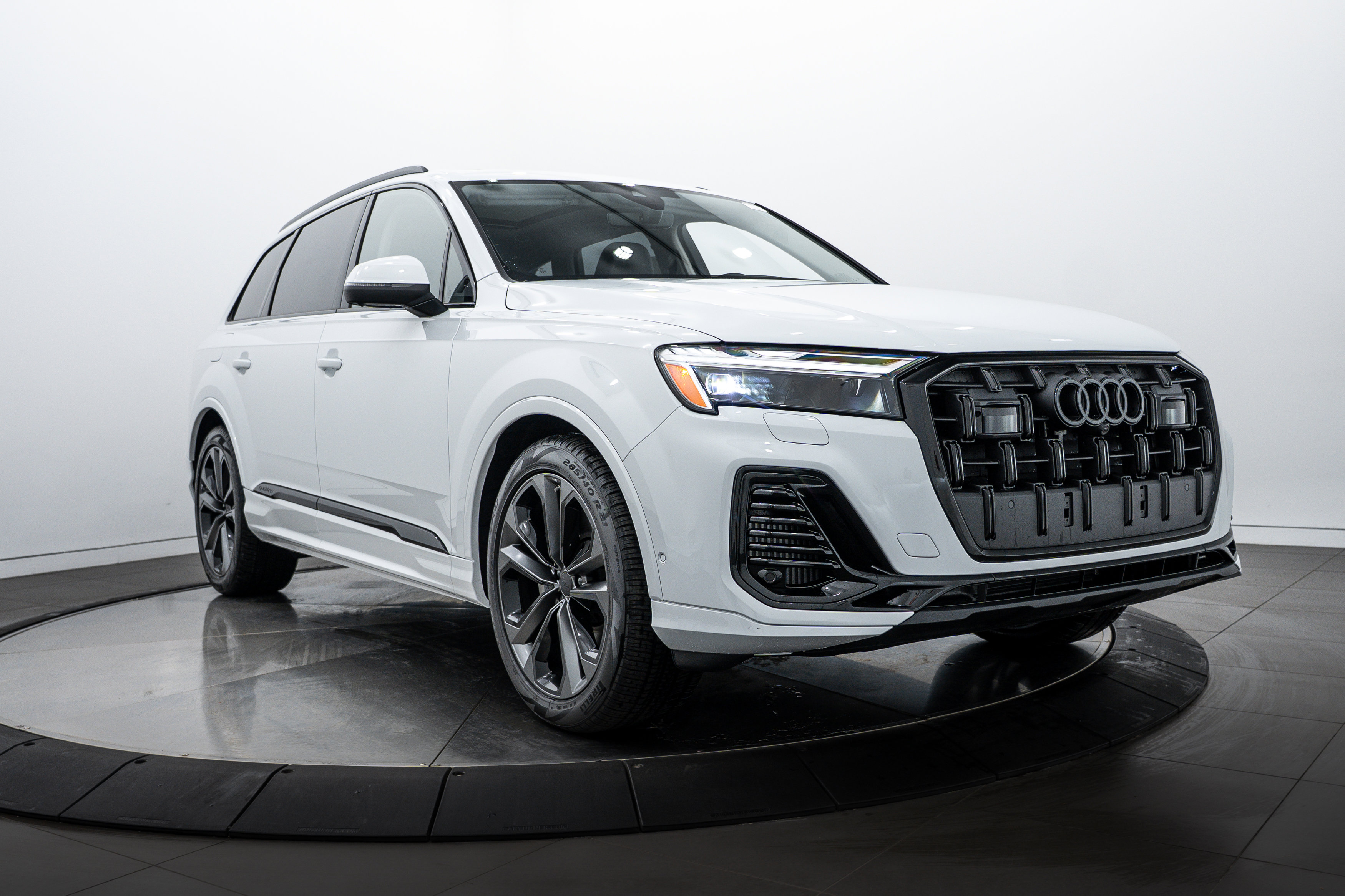 2026 Audi Q7 Premium Plus photo 2