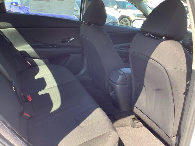 2025 Hyundai Elantra SE photo 15