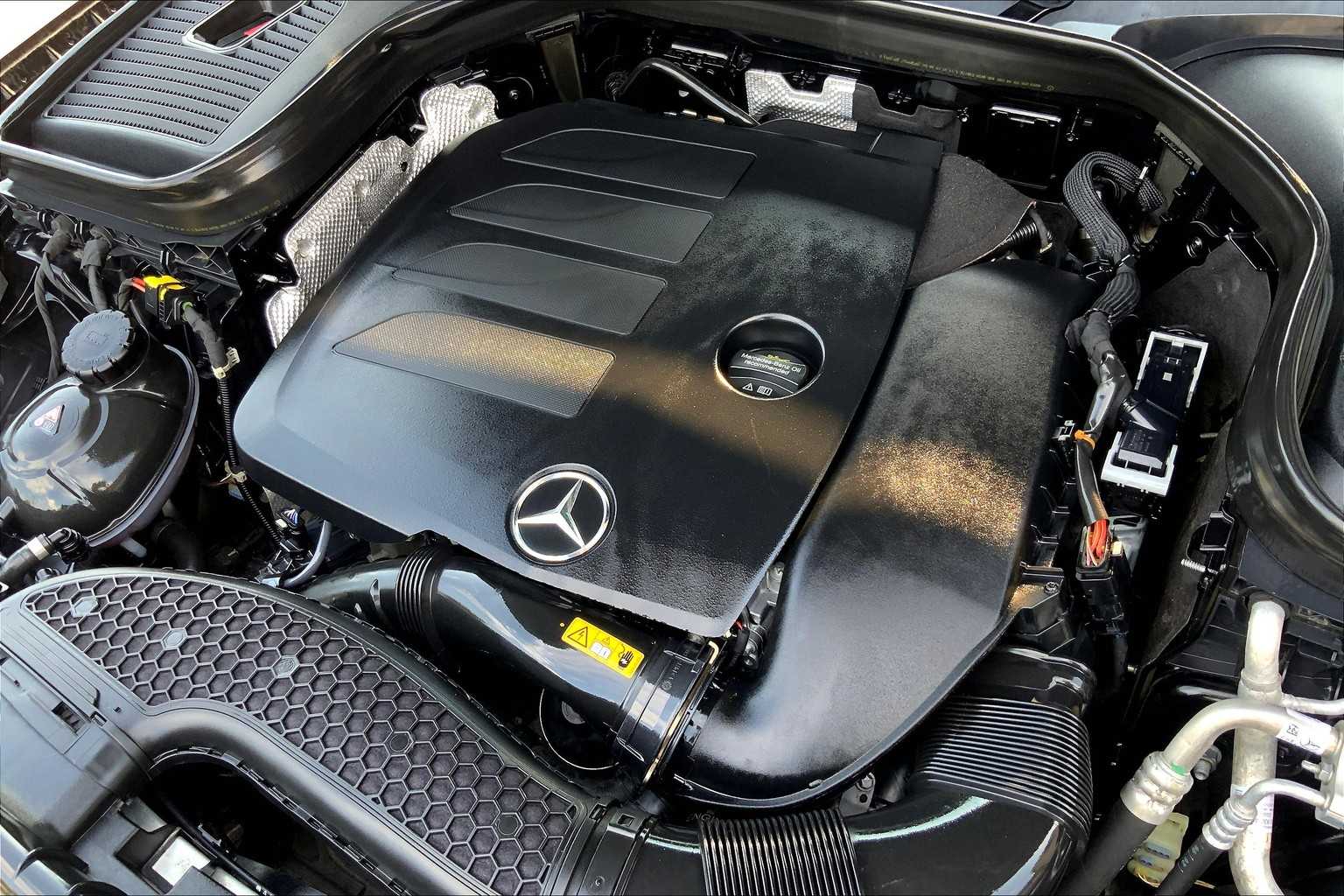 2020 Mercedes Benz GLC 300 photo 24