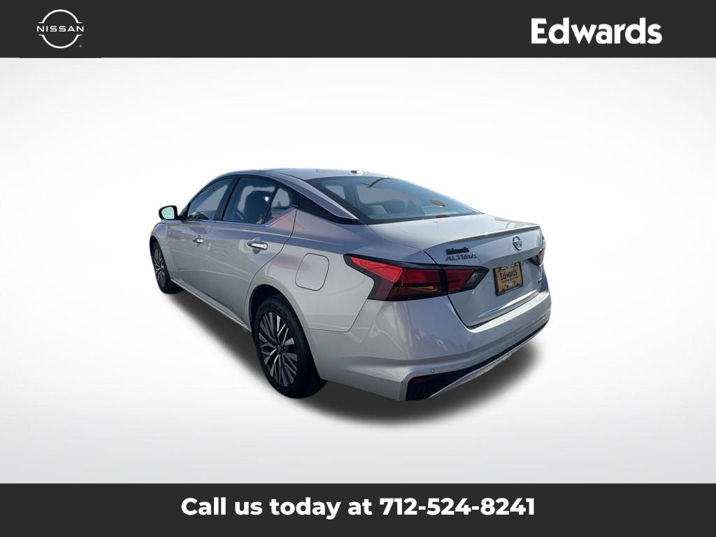 2023 Nissan Altima 2.5 SV photo 8