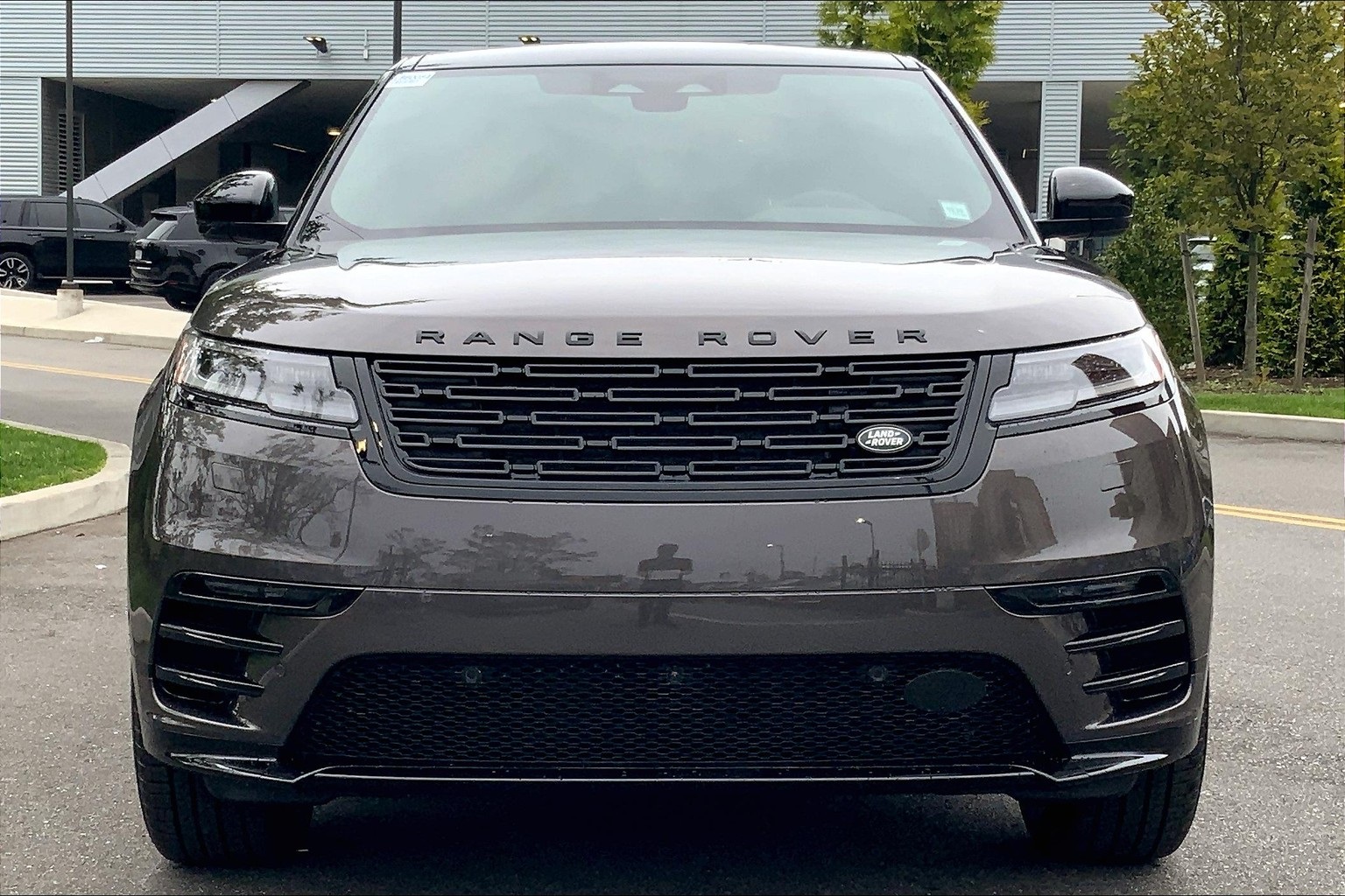 2026 Land Rover Range Rover Velar P250 Dynamic SE photo 3