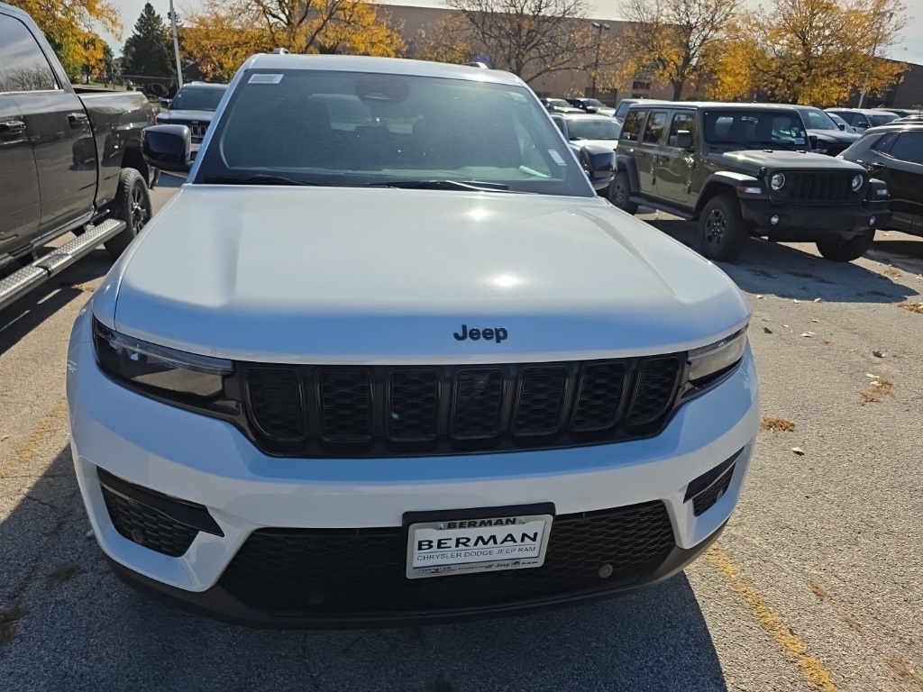 2025 Jeep Grand Cherokee Limited photo 2
