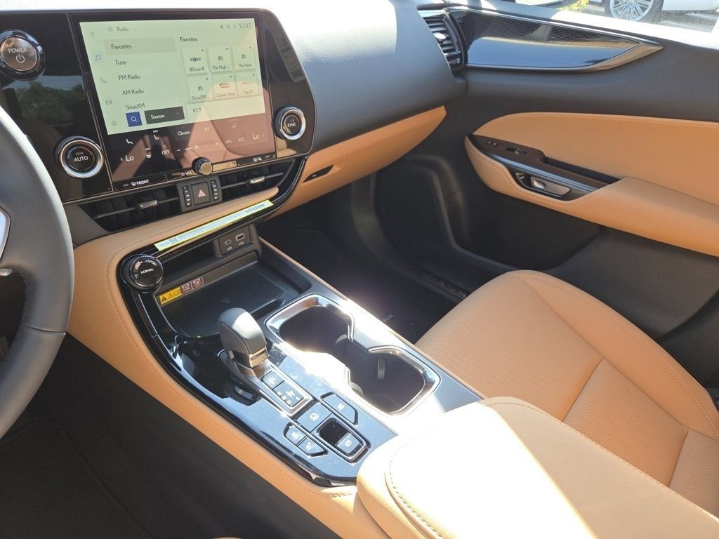 2026 Lexus NX 350h photo 31