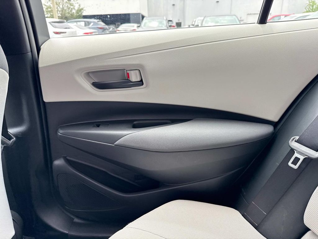 2022 Toyota Corolla LE photo 14