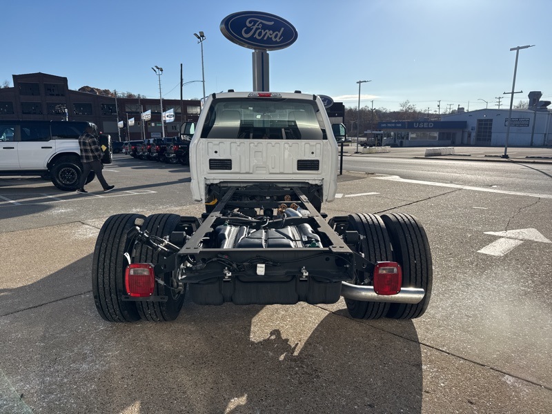 2025 Ford F-600 photo 4