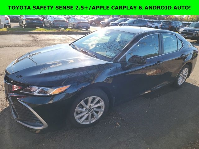2023 Toyota Camry LE's photo