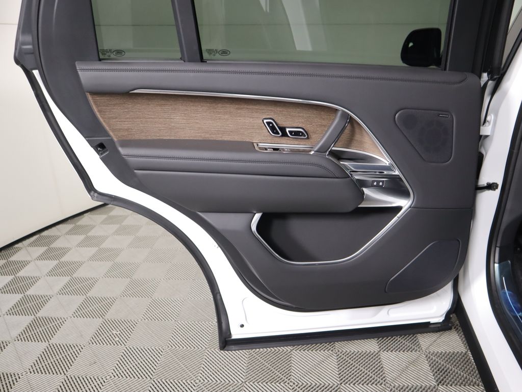2025 Land Rover Range Rover SE photo 22