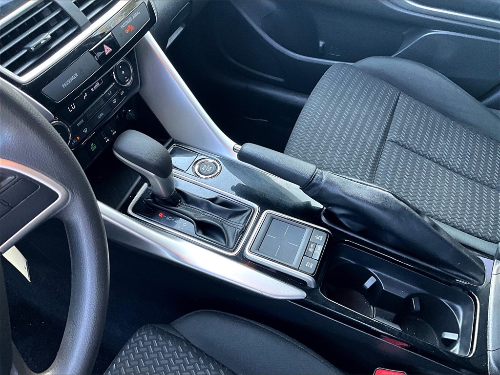 2019 Mitsubishi Eclipse Cross LE photo 18