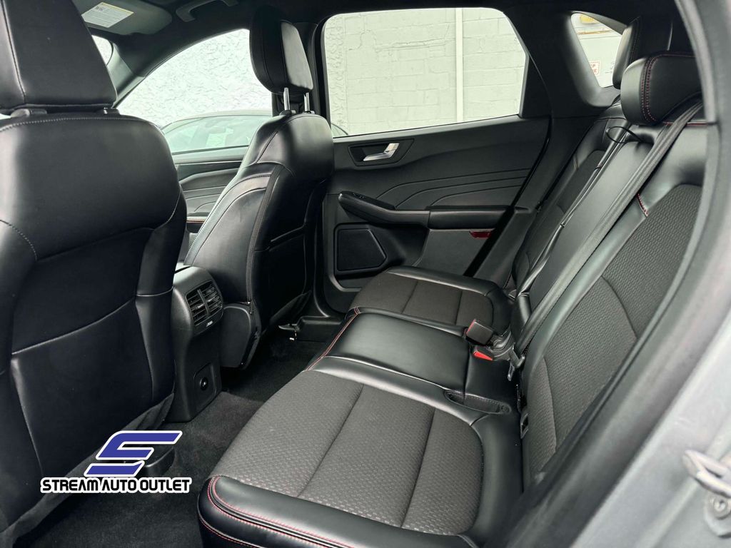 2024 Ford Escape ST-Line photo 9