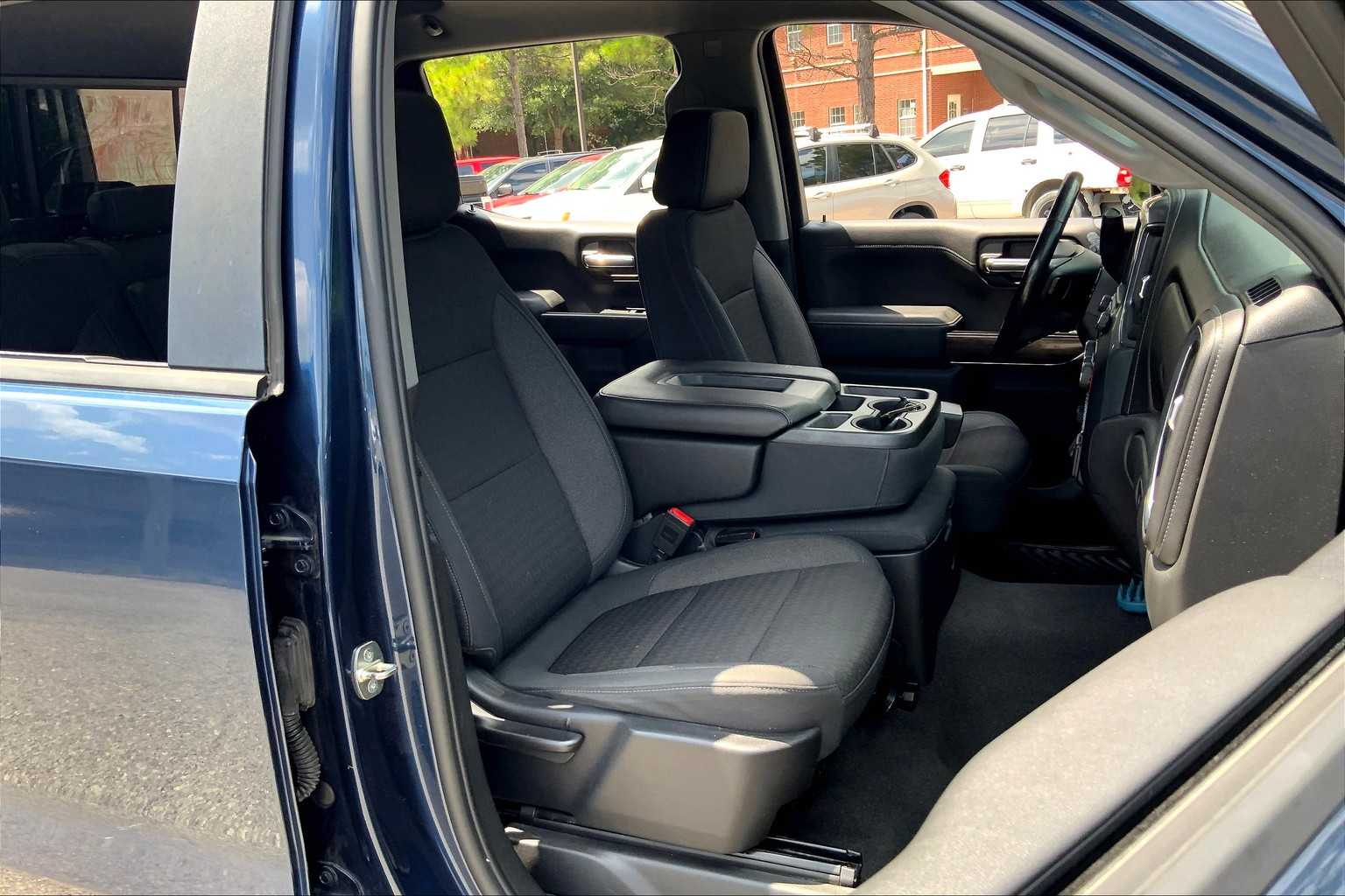 2020 Chevrolet Silverado 1500 LT photo 8