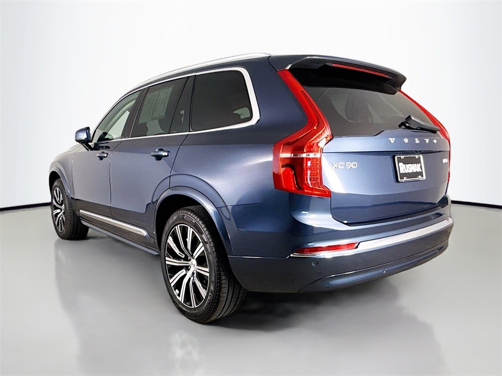 2025 Volvo XC90 B5 Core photo 4