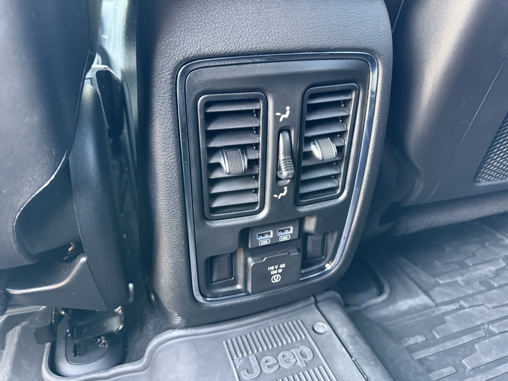 2021 Jeep Grand Cherokee Anniversary Edition photo 29