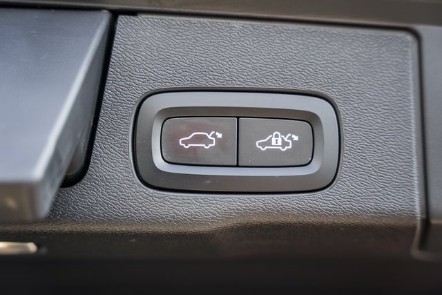 2023 Volvo XC60 Plus photo 9