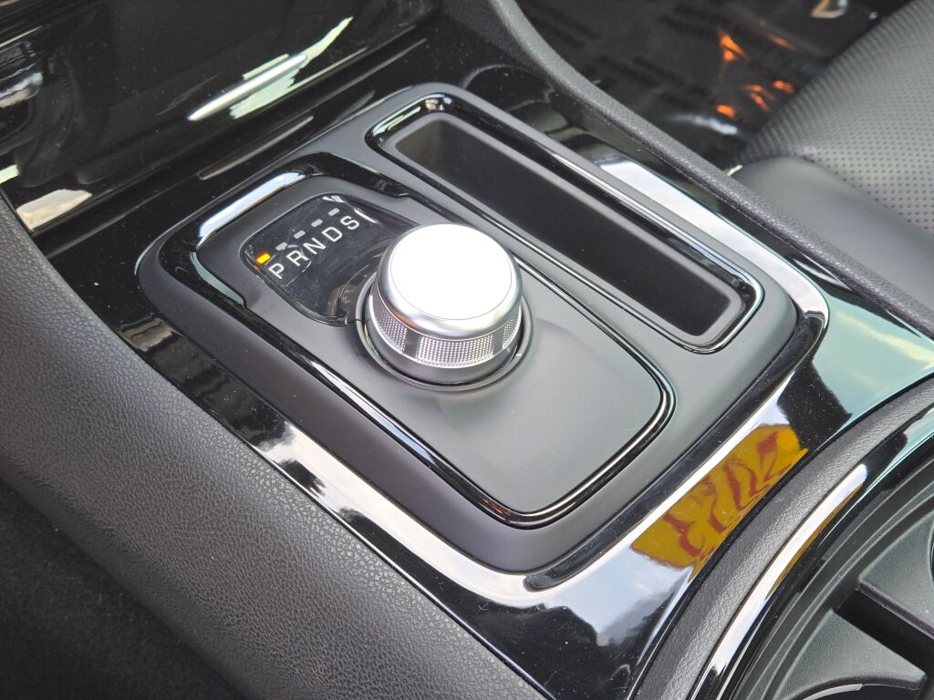 2023 Chrysler 300 photo 25