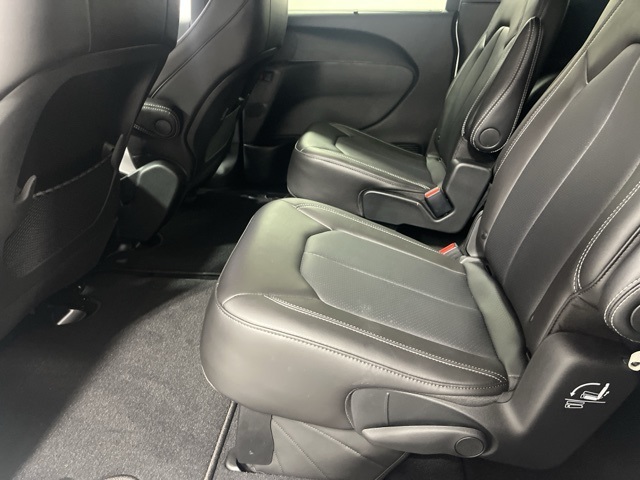 2025 Chrysler Voyager LX photo 32