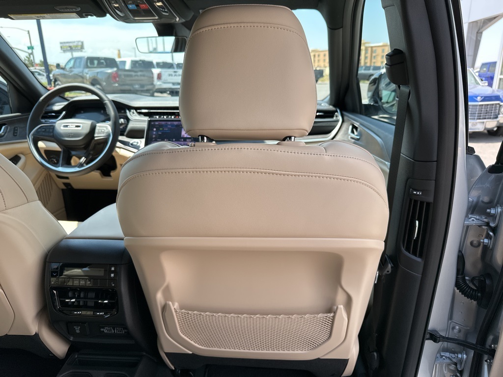 2025 Jeep Grand Cherokee Limited photo 36
