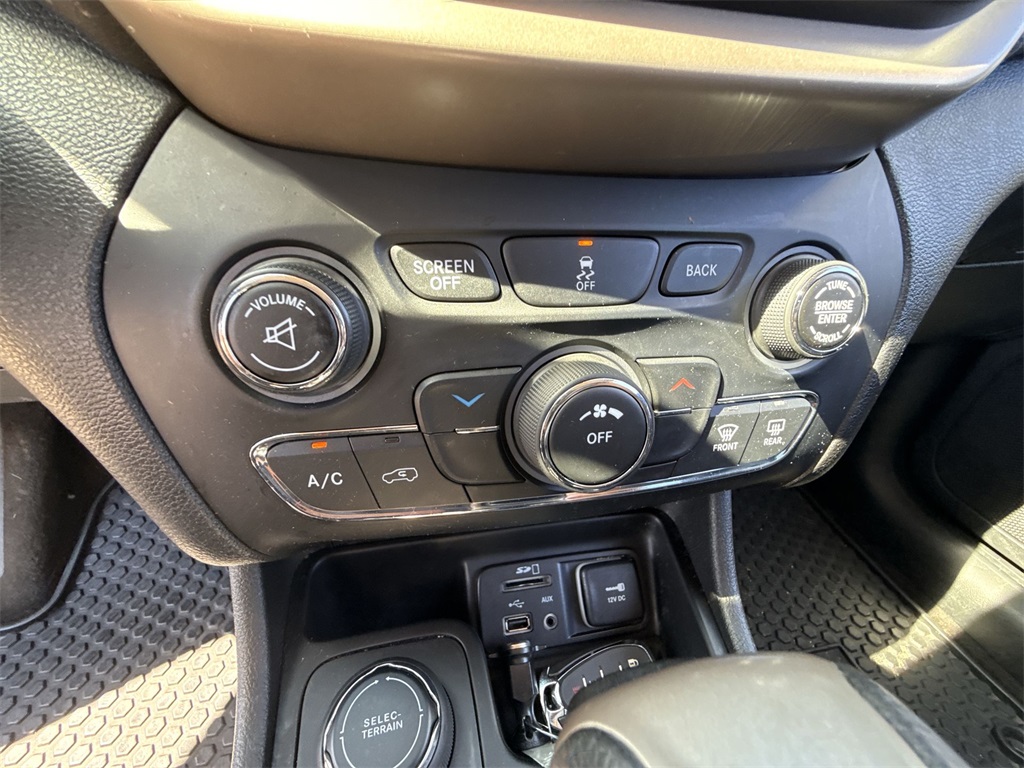2018 Jeep Cherokee Latitude photo 16
