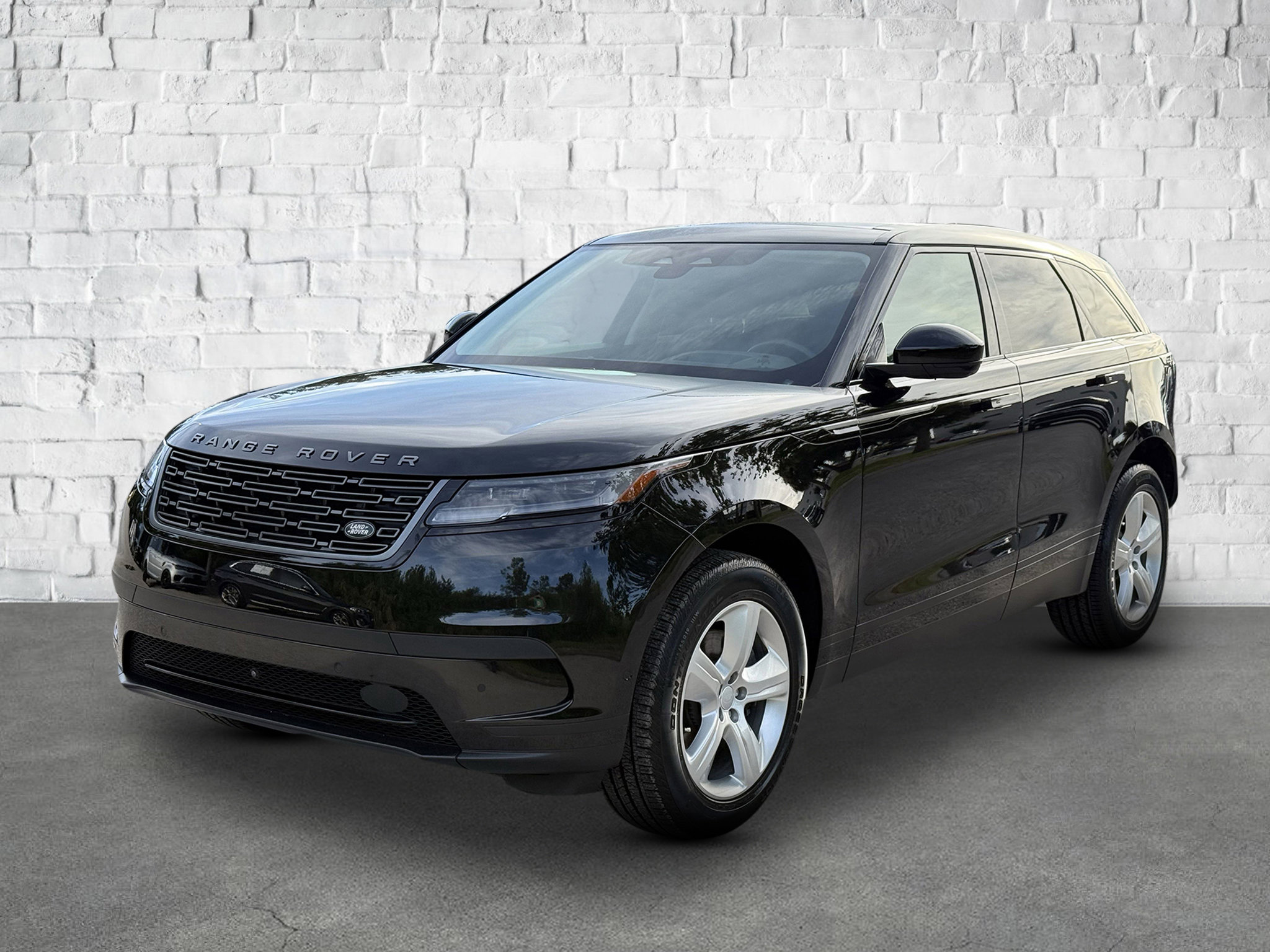 2025 Land Rover Range Rover Velar S photo 3