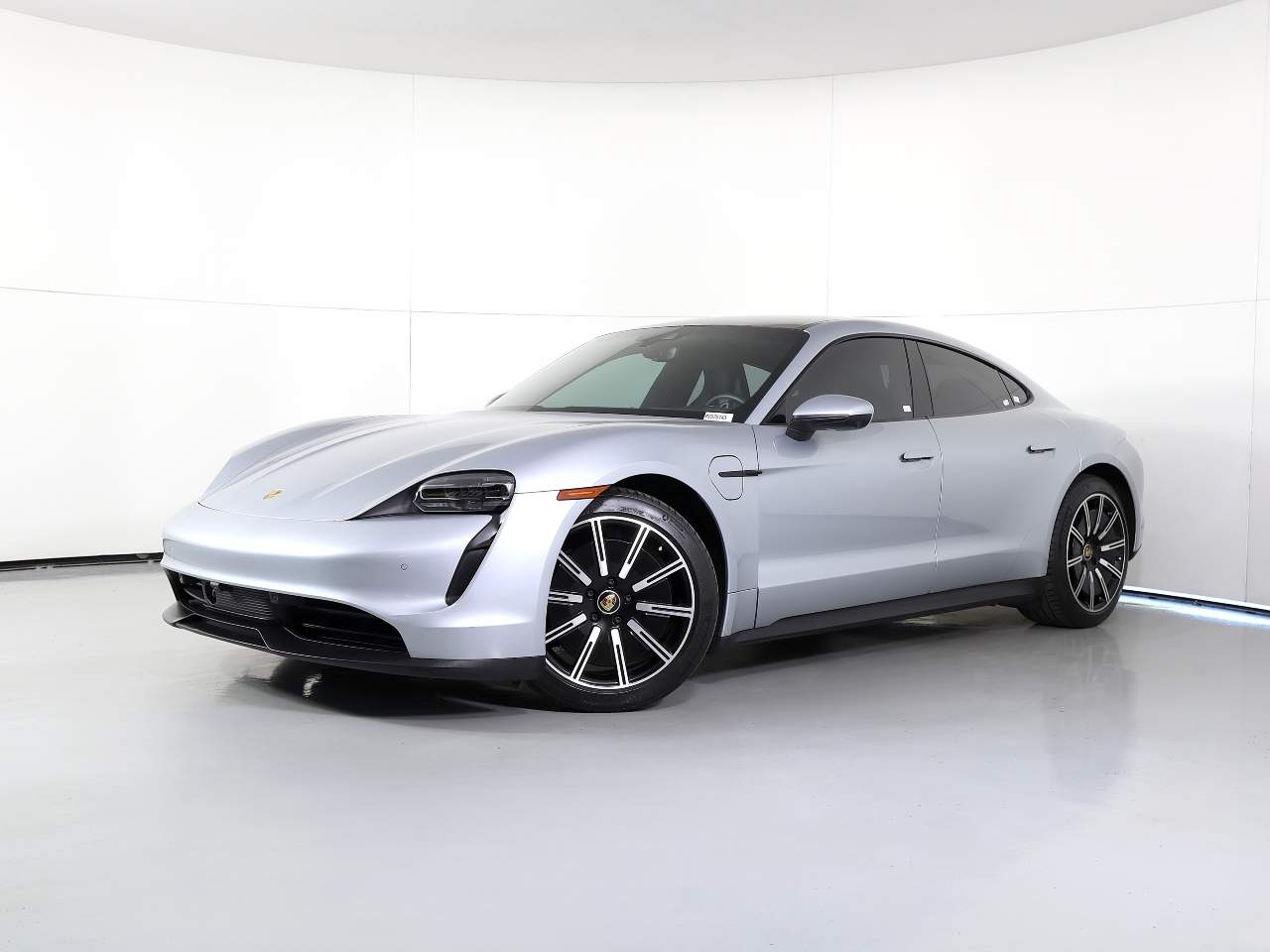 2023 Porsche Taycan Base's photo